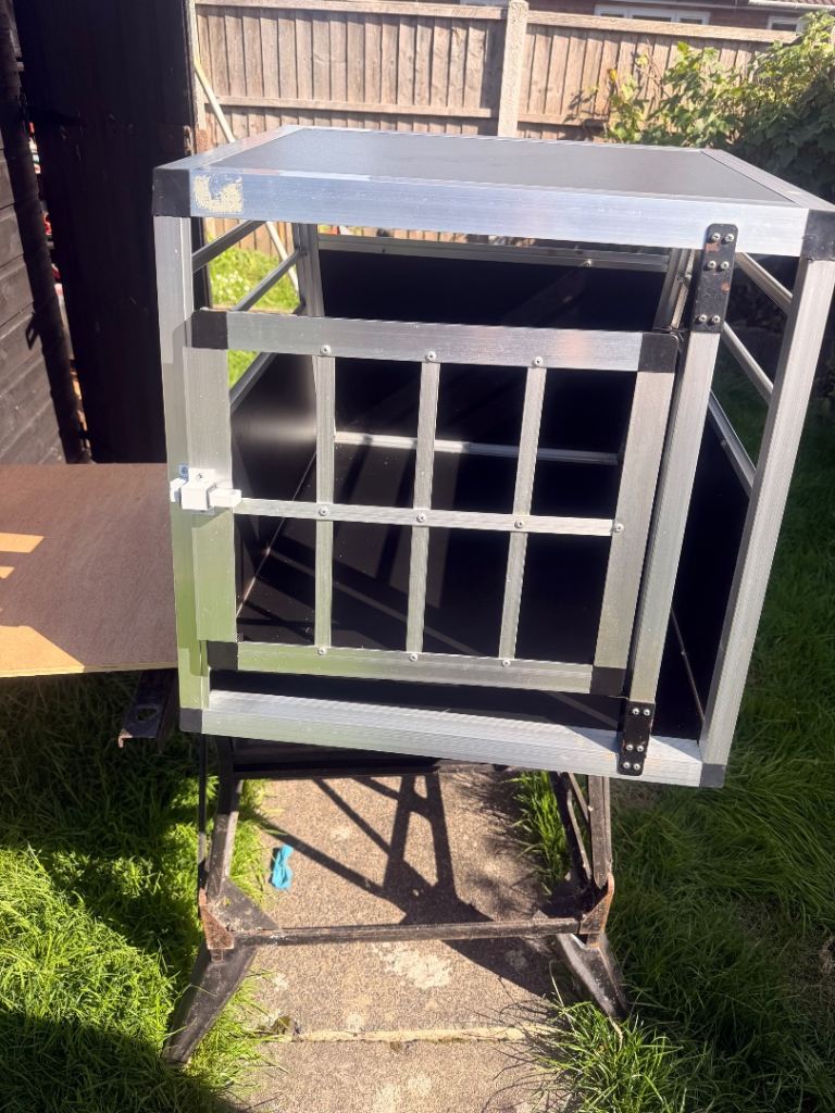 Dog travel box
