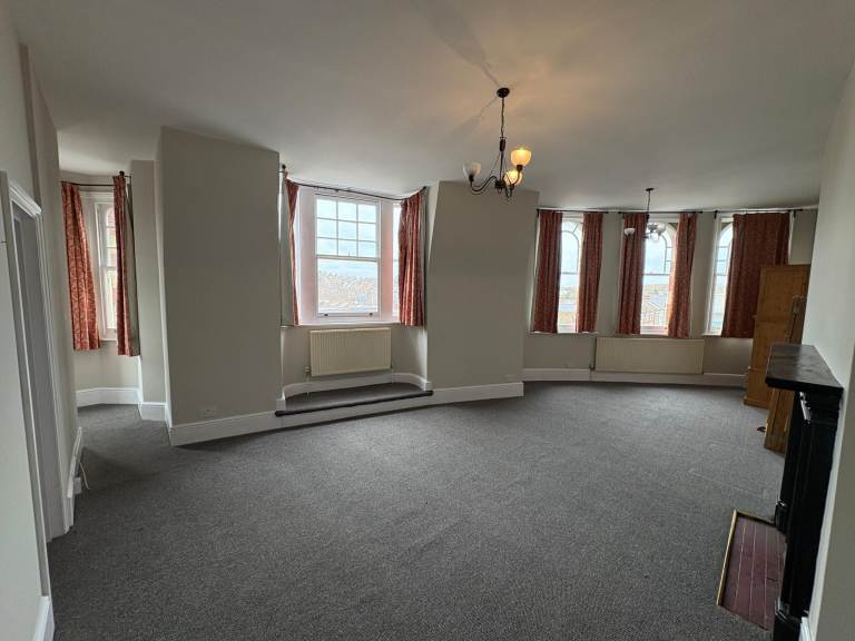 1 bedroom flat in Studio Apartment – The Salisbury Hotel, Manor House N4