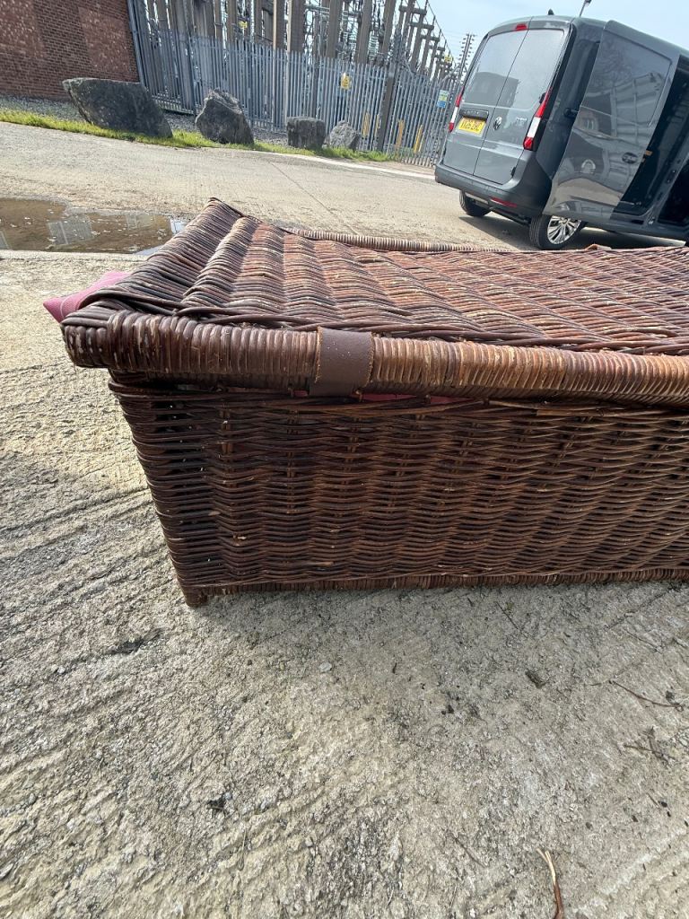 Wicker storage chest 