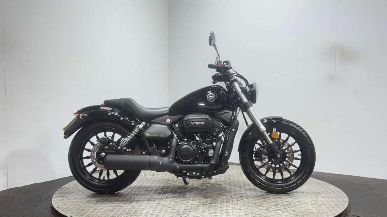 Keeway RKV 2025 ONLY 571 MILES LOW RIDER 125CC CRUISER LEARNER BIKE