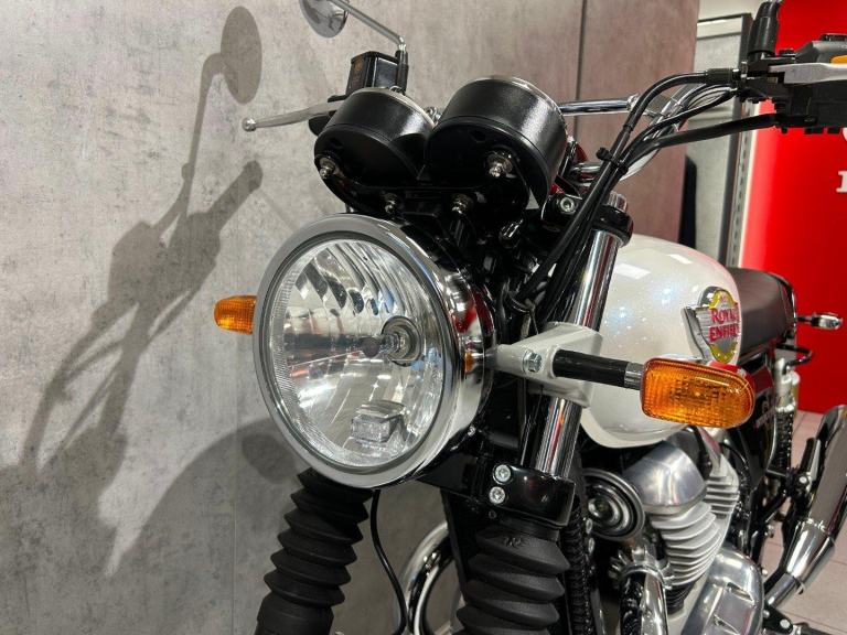 2024 Royal Enfield Interceptor 650 - 1886 miles - 1 OWNER! - STUNNING!