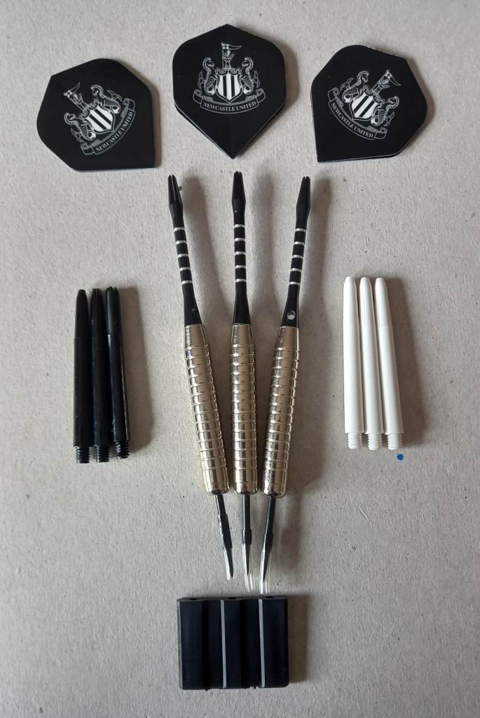 Newcastle United Dart Set Official Flights,Stems ,Toon Mags Set Of Darts 