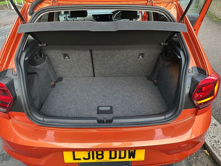 VOLKSWAGEN POLO AUTOMATIC 6,400 MILES