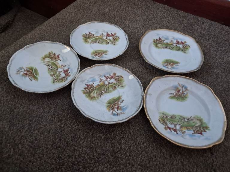 Plates saucers hunting scenes