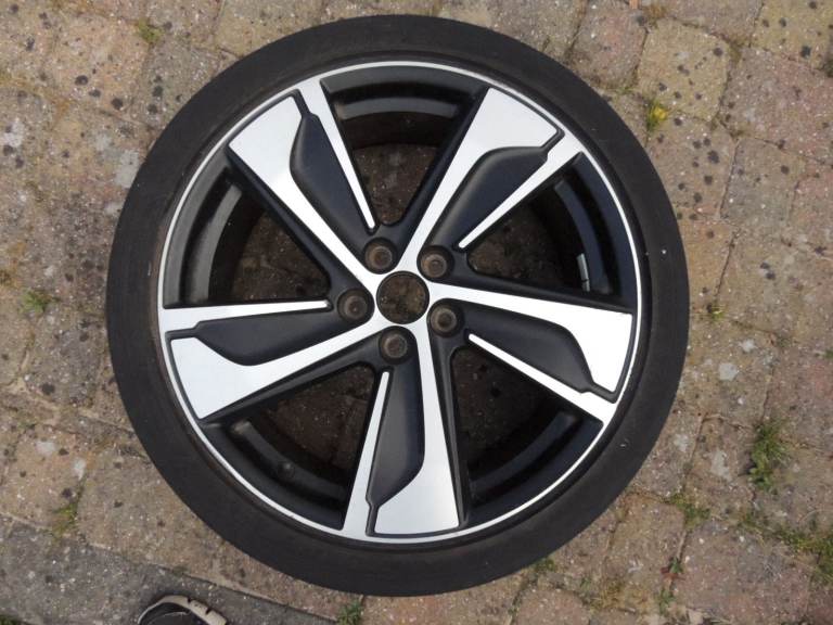 REDUCED Ford Puma 19" alloy wheel (1of2) 5*108 Goodyear 225/40/19 courier ST RS focus mondeo