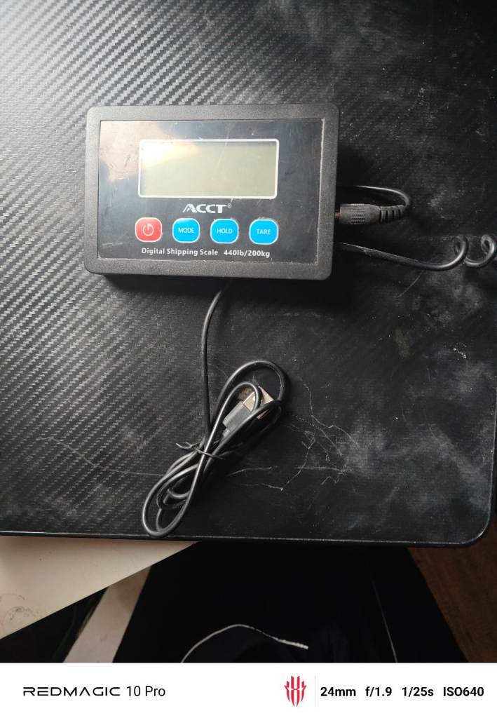 Digital shipping scales 