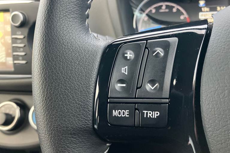 2019 Toyota Yaris 1.5 VVT-i Icon Tech 5dr CVT Hatchback PETROL Automatic