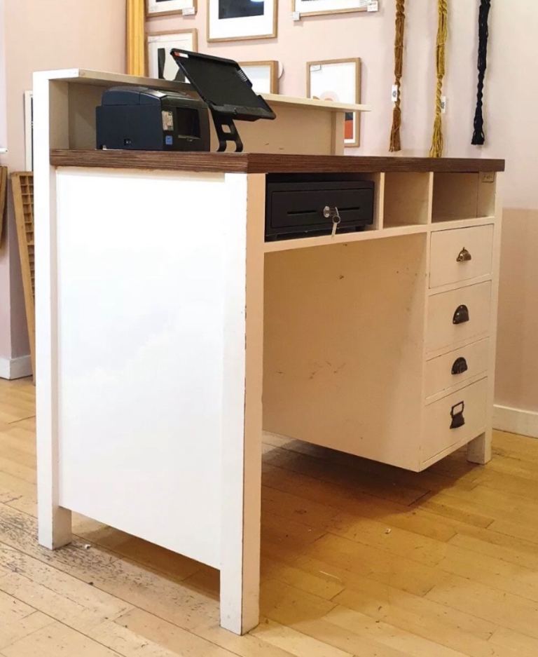 Desk / shop counter 