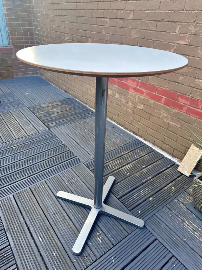 Round bar table 