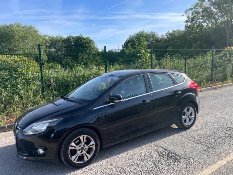 FORD FOCUS 1.6 ZETEC 12 REG 5 DOOR TIMING BELT REPLACED MOT AUGUST 23RD LOW INSURANCE 40+MPG
