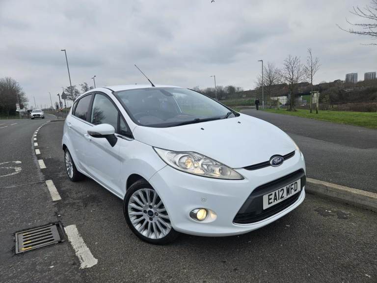 Ford Fiesta Titanium 5 door clean car