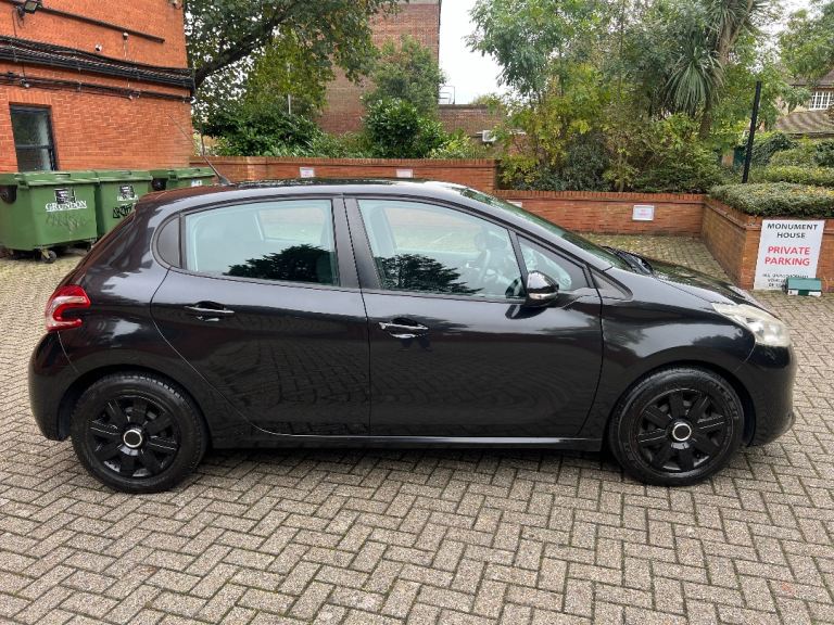 Peugeot, 208, Hatchback, 2012, Manual, 1199 (cc), 5 doors