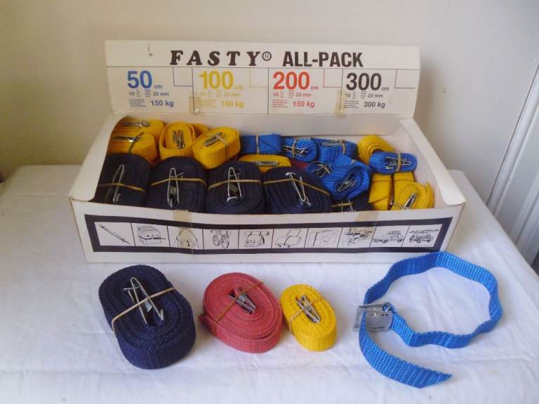 FASTYPACK,BOX OF 40 NEW REUSABLE STRAPS £20
