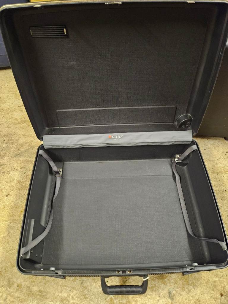 image for Hard suitcases - Bargain