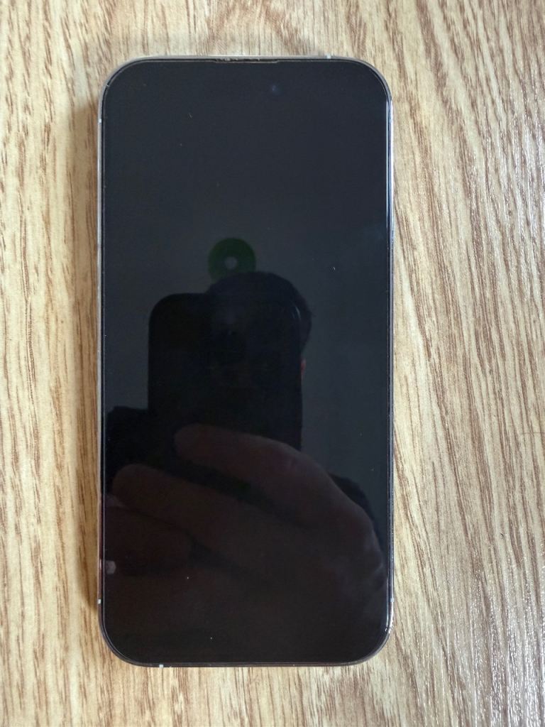 Selling an iPhone 14 Pro 256 gb Silver in good condition