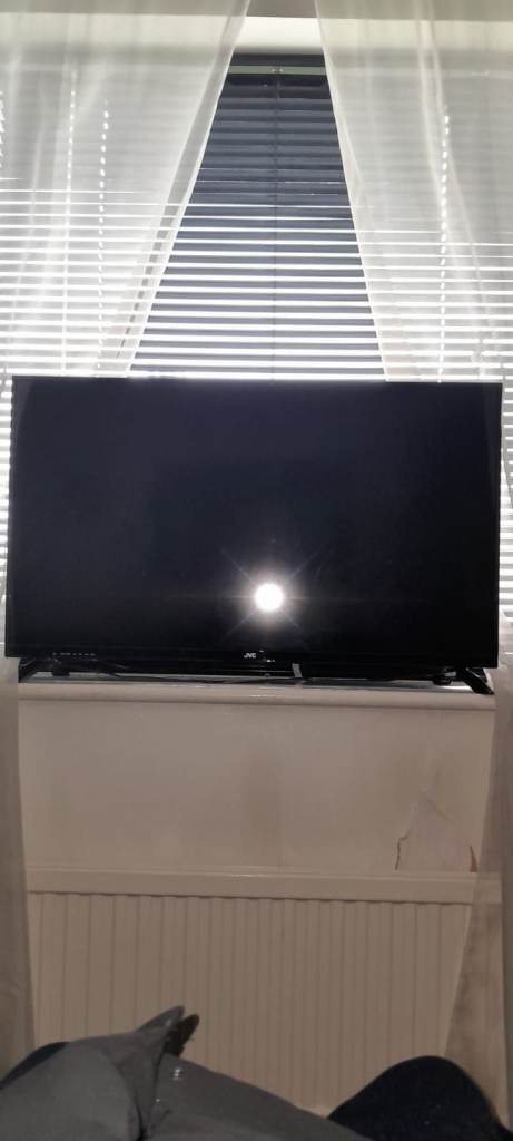 JVC TV 39" not a smart TV 