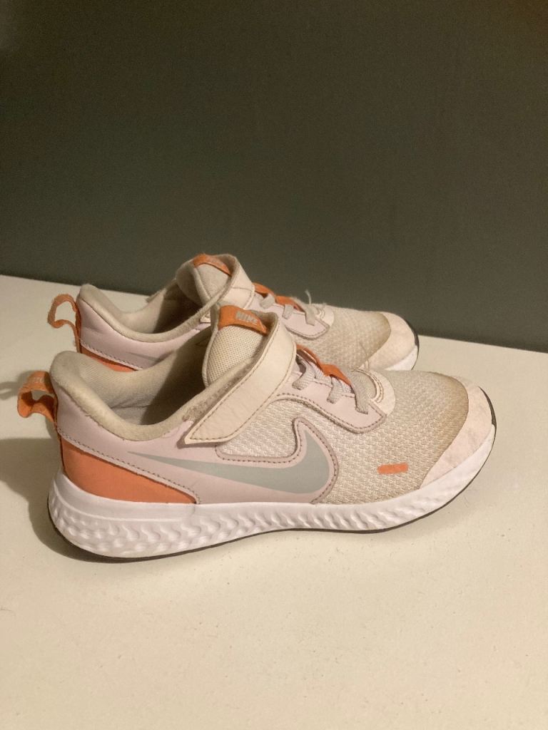 Girls Nike trainers. Size 1.5