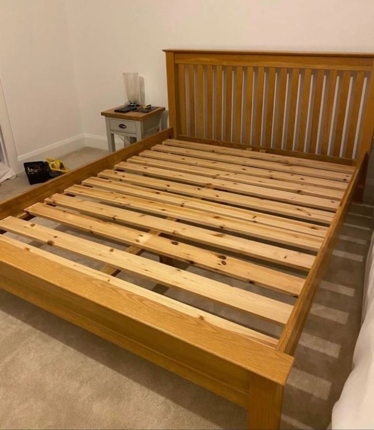 Devon Oak king size bed frame, bedsides, double wardrobe & 2 chest of drawers 