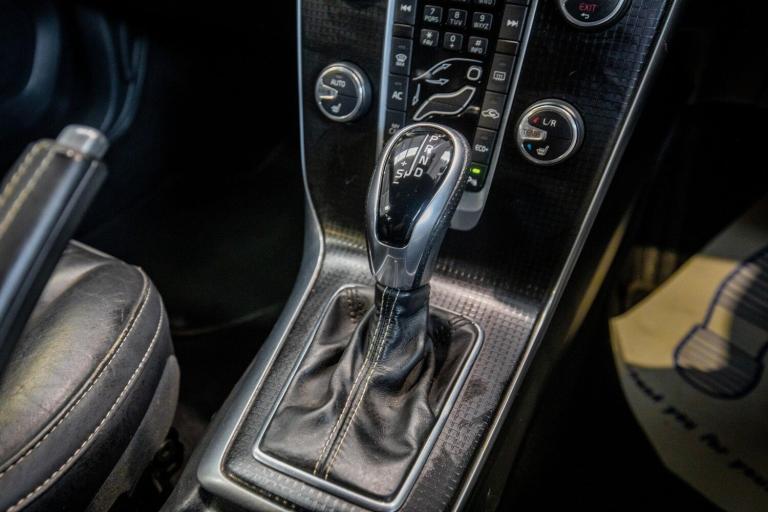 2019 Volvo V40 D2 [122] R DESIGN Edition 5dr Geartronic HATCHBACK DIESEL Automatic