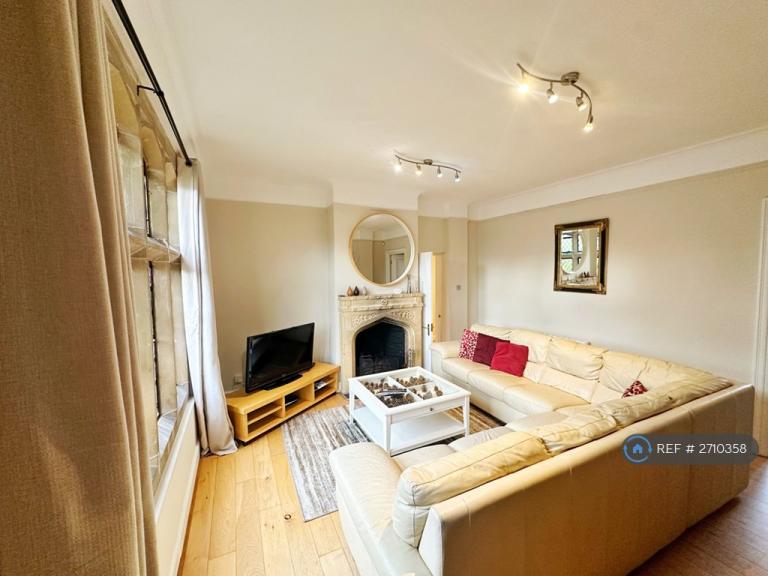 3 bedroom flat in Windsor Forest Court, Ascot, SL5 (3 bed) (#2710358)