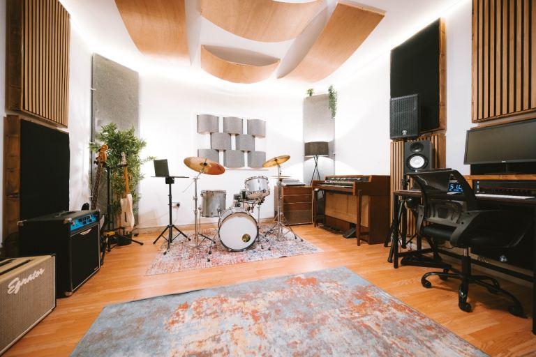 Music studio share 