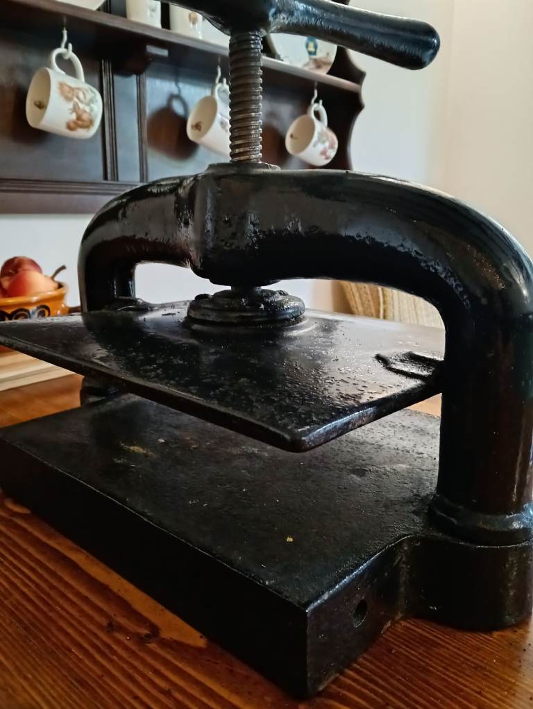 Vintage Cast Iron Book Press - Good Condition