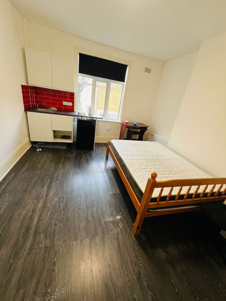 Room Available to rent in Sharing accommodation in Harrow On The Hill Harrow, London - Kenton Road