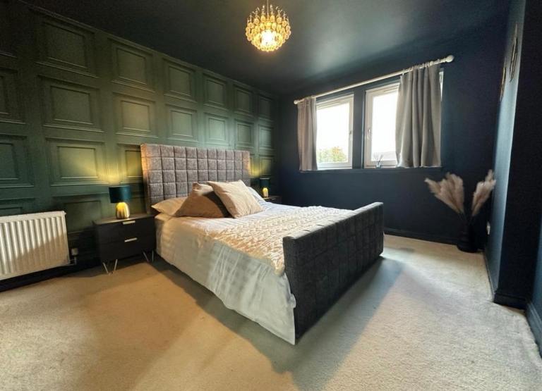 Top floor 2 bedroom flat fully furnished 