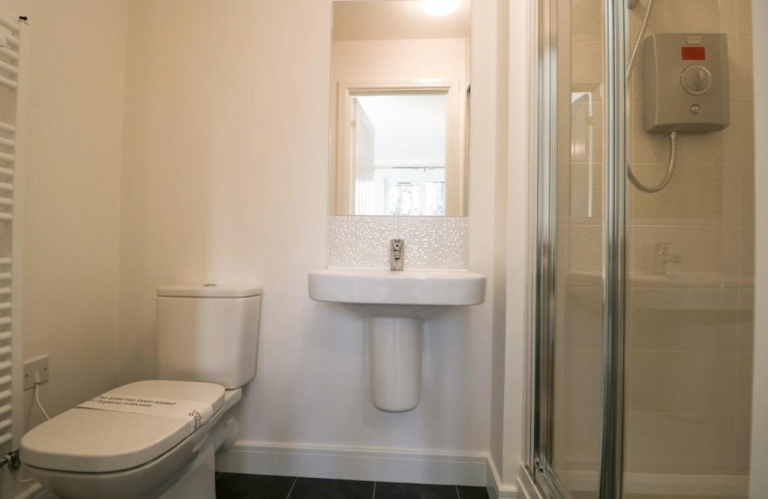 FURNISHED 4 BED SEMI-DETACHED HOUSE | BILLS INCLUDED | AVAILABLE FEB