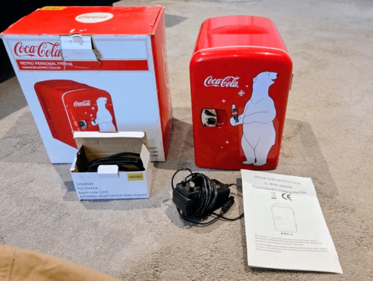 Coca Cola- BRILLIANT CONDITION- MINI FRIDGE- ACCESSORIES- BOXED- BUY NOW!
