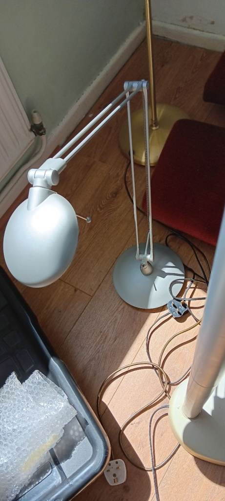 Heavy duty table lamp