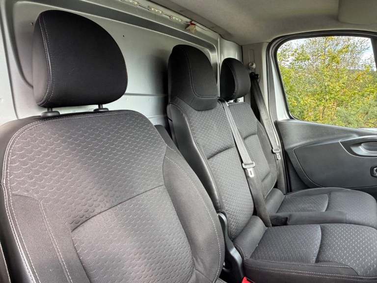 VAUXHALL VIVARO 1.6 CDTi 2700 BiTurbo ecoFLEX Sportive 2015