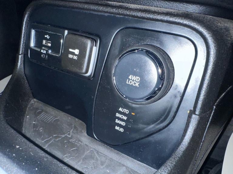 2016 Jeep Renegade 2.0 Multijet Limited 5dr 4WD - FULL LEATHER - REAR SENSORS - FSH ESTATE Diesel...