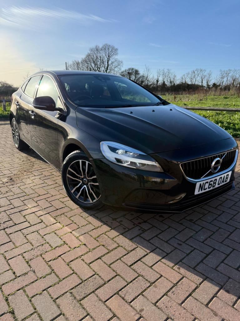 2019 Volvo V40 2.0 T2 GPF Momentum Euro 6 (s/s) 5dr HATCHBACK Petrol Manual