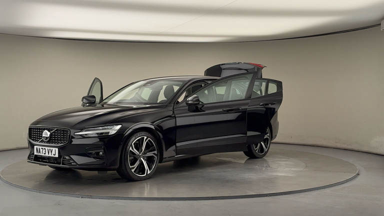 2023 Volvo S60 Plus Dark B5 (250 hp) Saloon Petrol/Electric Hybrid Automatic