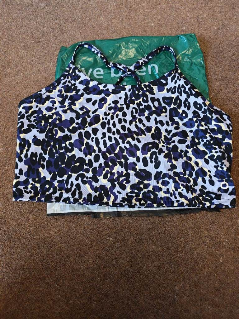New M&S good move crop top, size 16.