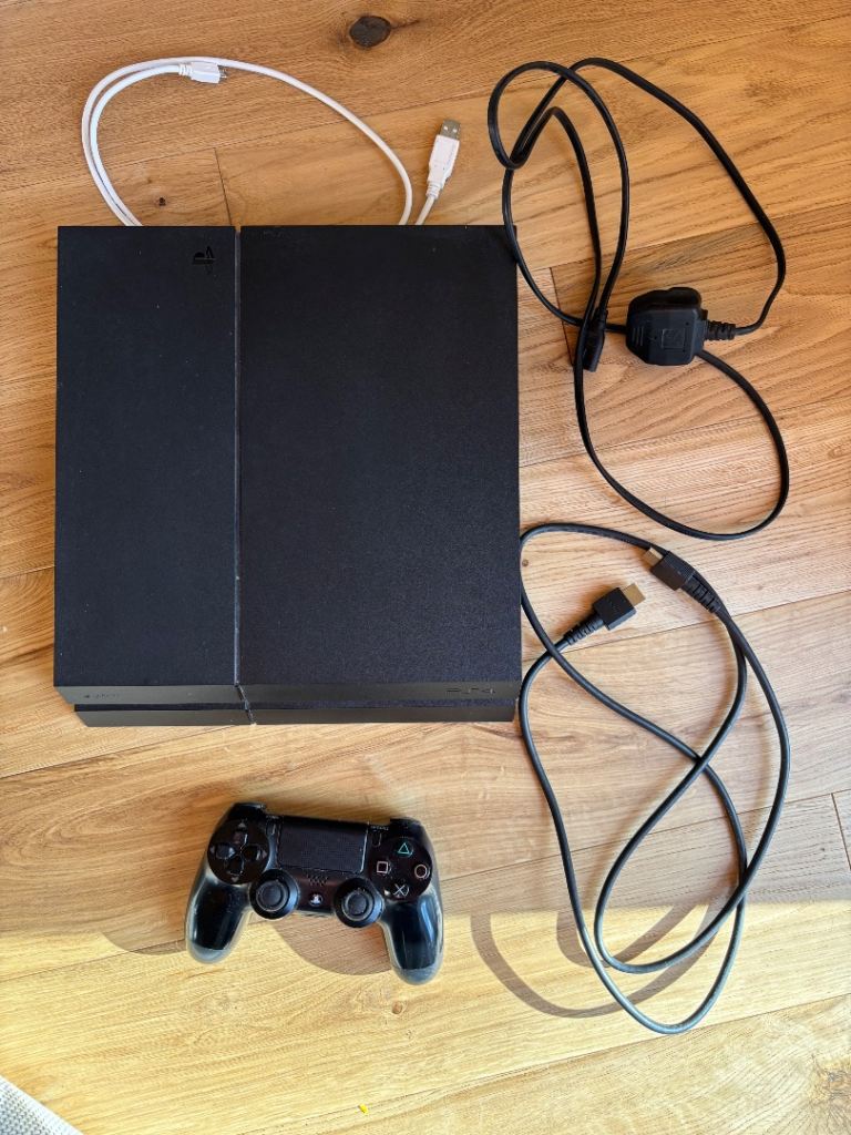 PS4 500GB with controller – works, disc drive temperamental