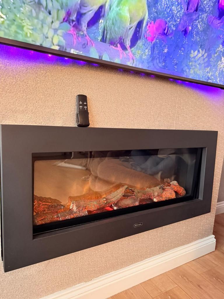 Dimplex Electric Fireplace with Remote – Good Condition