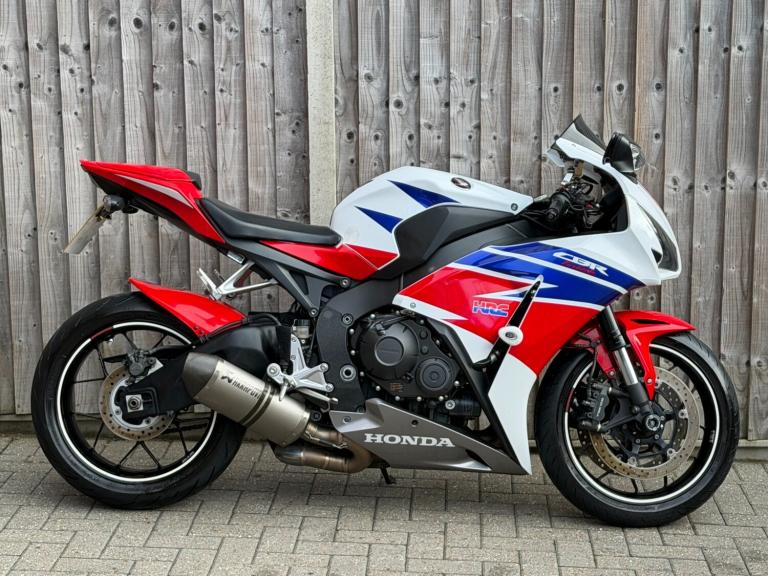 HONDA CBR 1000 RR FIREBLADE 2015 (65) SUPER SPORT + AKRAPOVIC