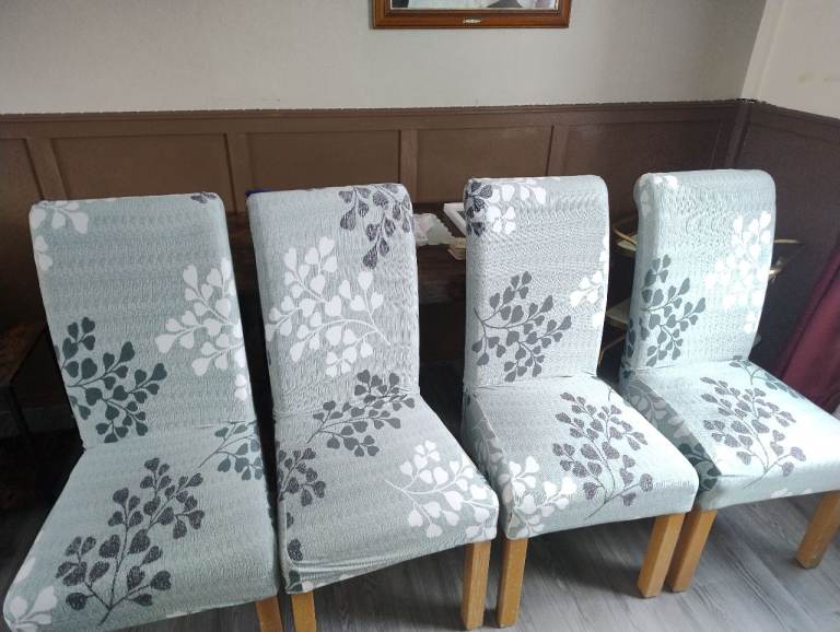 Set a four dining chairs