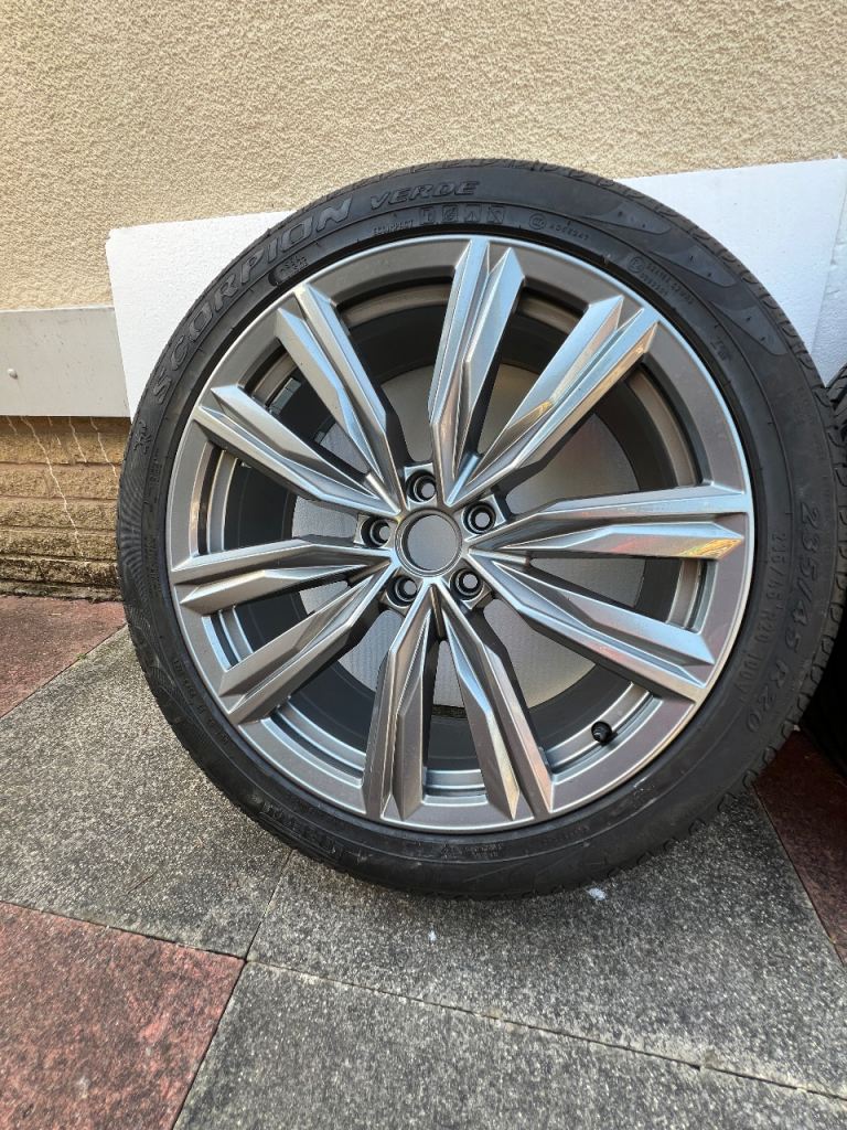 VW Tiguan "Miramar" 20 inch Alloy Rim with Pirelli Scorpion Verde 235/45 R20 100V