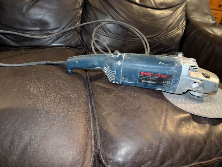 Ryobi G-231 chorded angle grinder