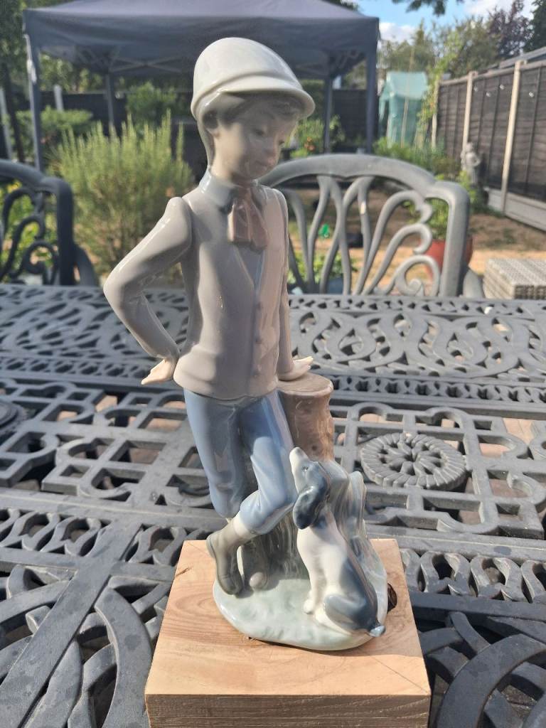Nao – Boy with Dog, Good Condition