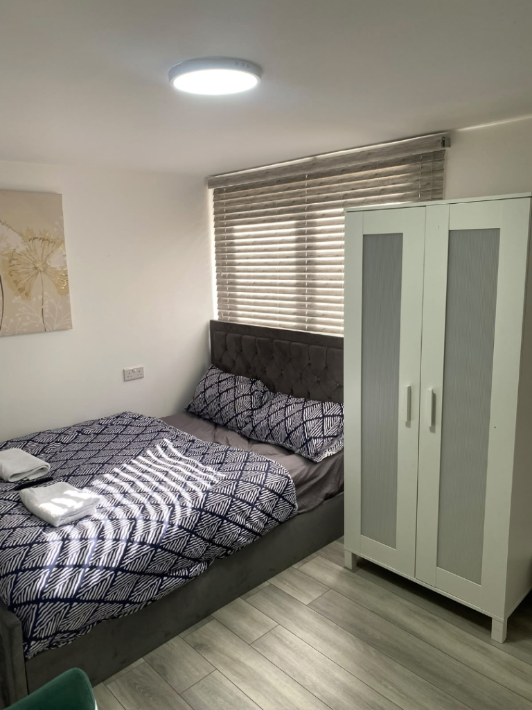 Spacious and big studio flat available in CV6 3FB