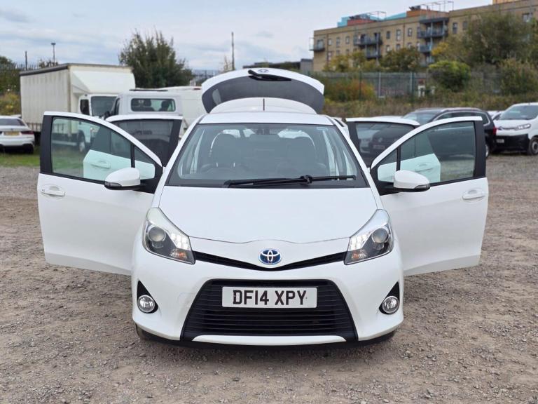 2014 Toyota Yaris 1.5 VVT-h Trend Hatchback 5dr Petrol Hybrid CVT Euro 5 (101 ps) Hatchback Hybri...