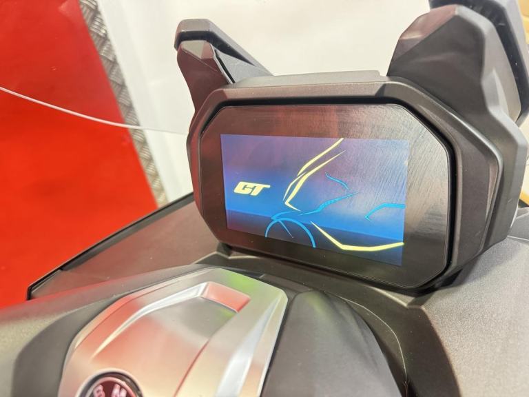 2022 '72' BMW C400 GT 