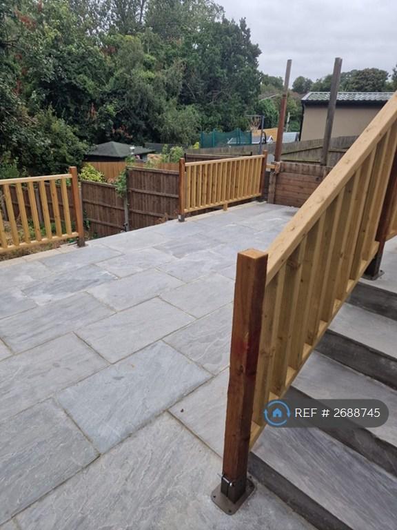 1 bedroom in Charlton Lane, London, SE7 (#2688745)