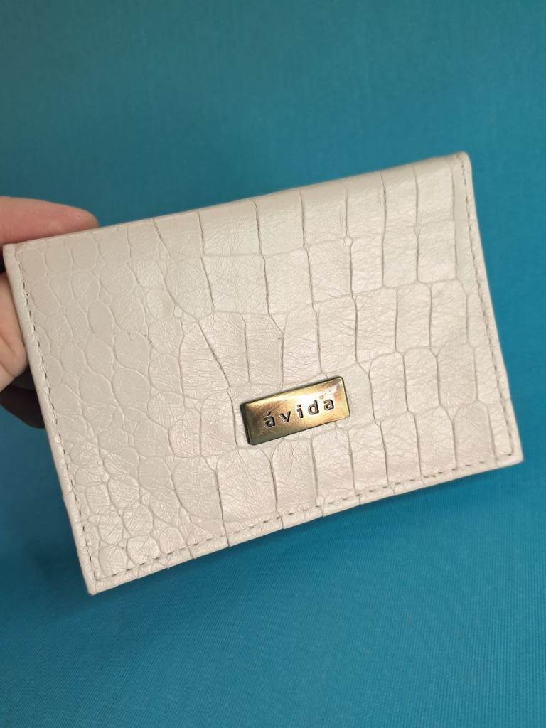 ávida Cream Croc-Effect Card Holder – As Good As New