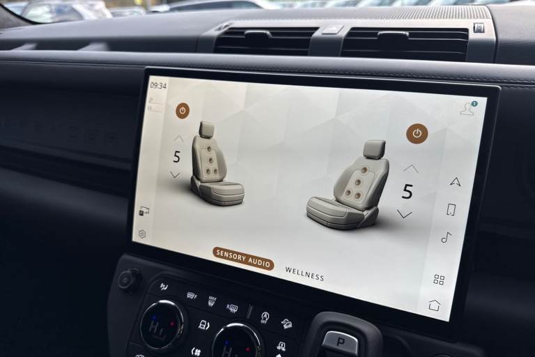 2025 Land Rover Defender 110 4.4 P635 V8 MHEV OCTA Auto 4WD Euro 6 (s/s) 5dr SUV Automatic