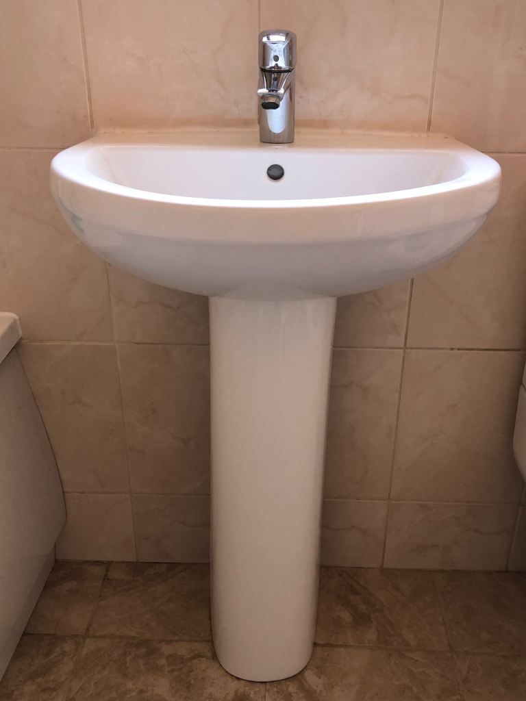 Wash basin 54cm wide & pedestal 72cm high 